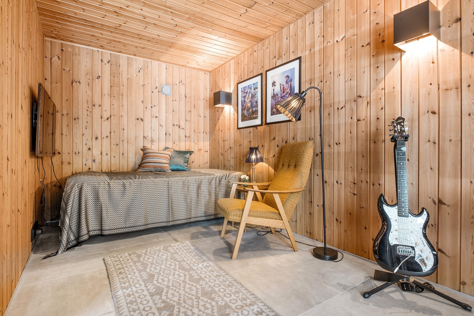 Kontor/ekstra stue som kan sperres av mot stuen. Utgang til atriumet! Galleribilde