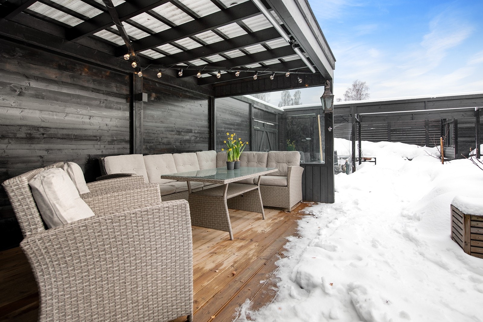 Stor uteplass med gode solforhold Galleribilde