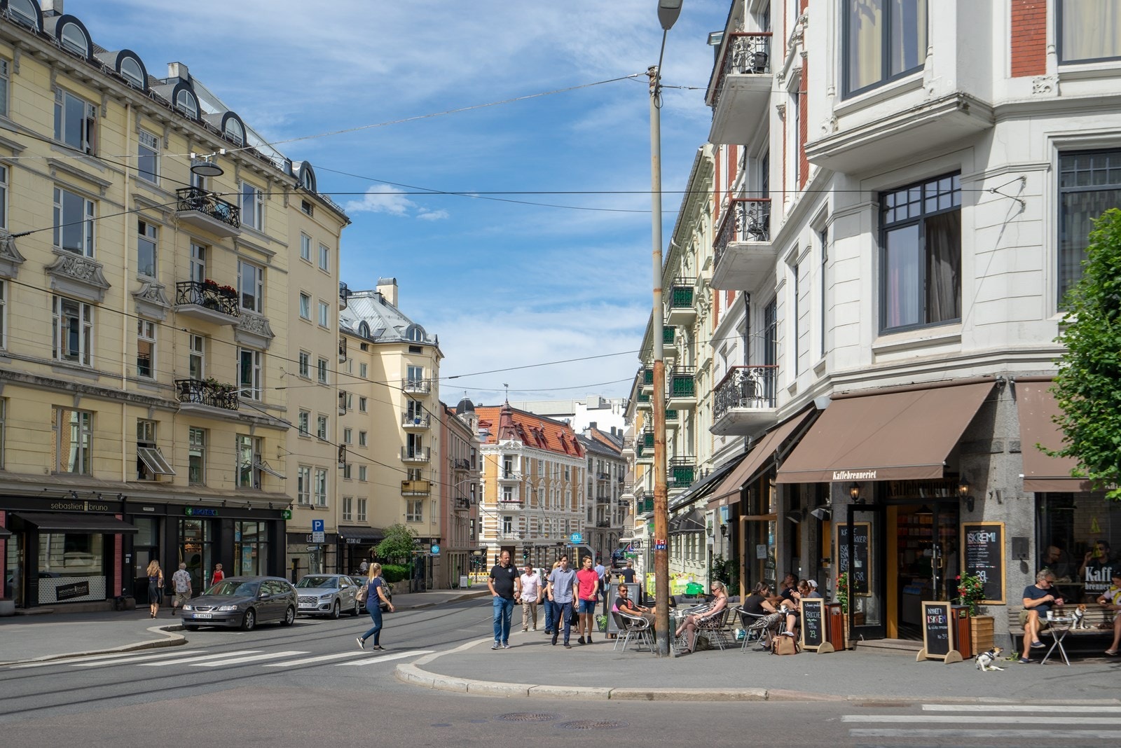 Områdebilde kun et par hundre meter fra boligen. Kort vei til f.eks Sawan, Smoothie Exchange og andre servicetilbud. Galleribilde