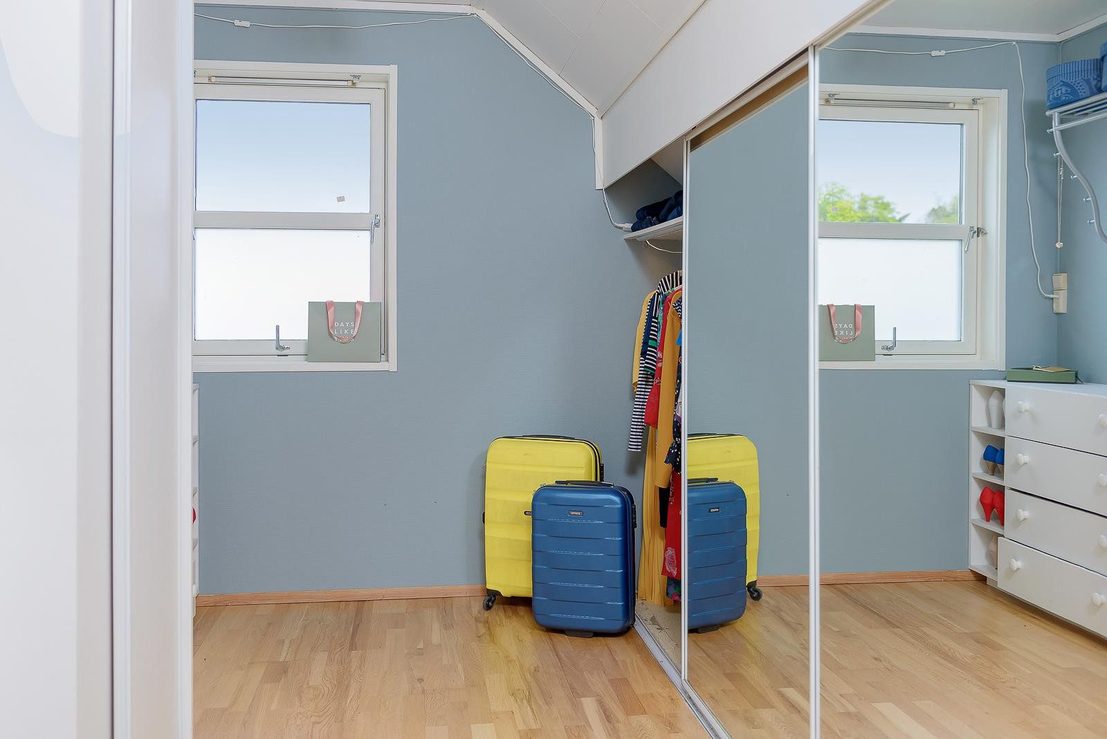 Walk-in-closet/babyrom Galleribilde