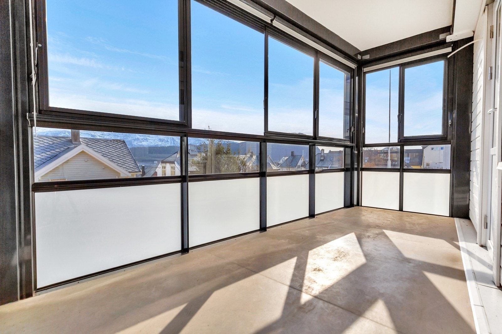 Innglasset balkong Galleribilde