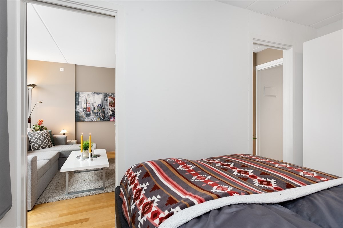 Soverom med inngang/skyvedør på to sider for å maksimere utnyttelsen av rommet. Galleribilde