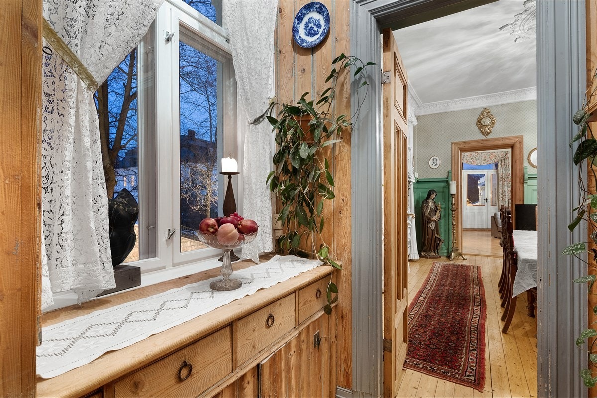 Anretning mot spsiestuen Galleribilde