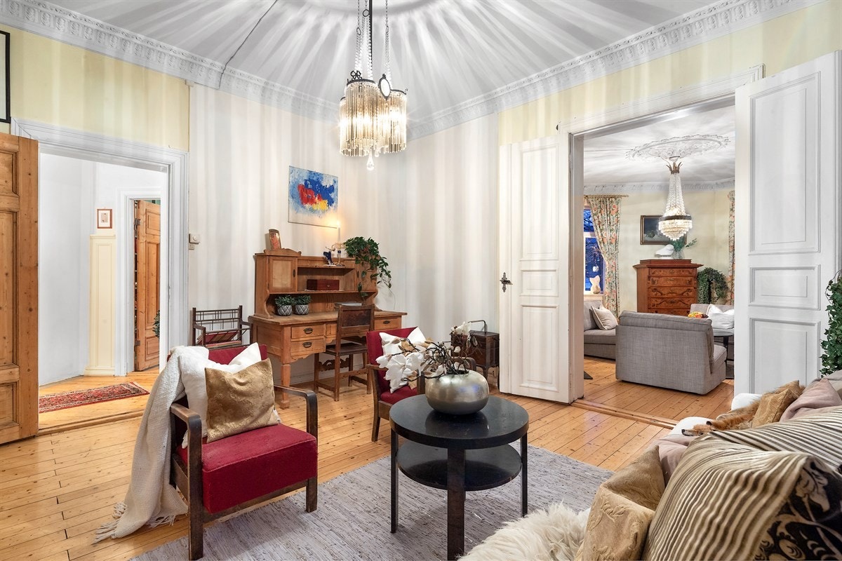 Doble fløydører skiller flere av rommene Galleribilde