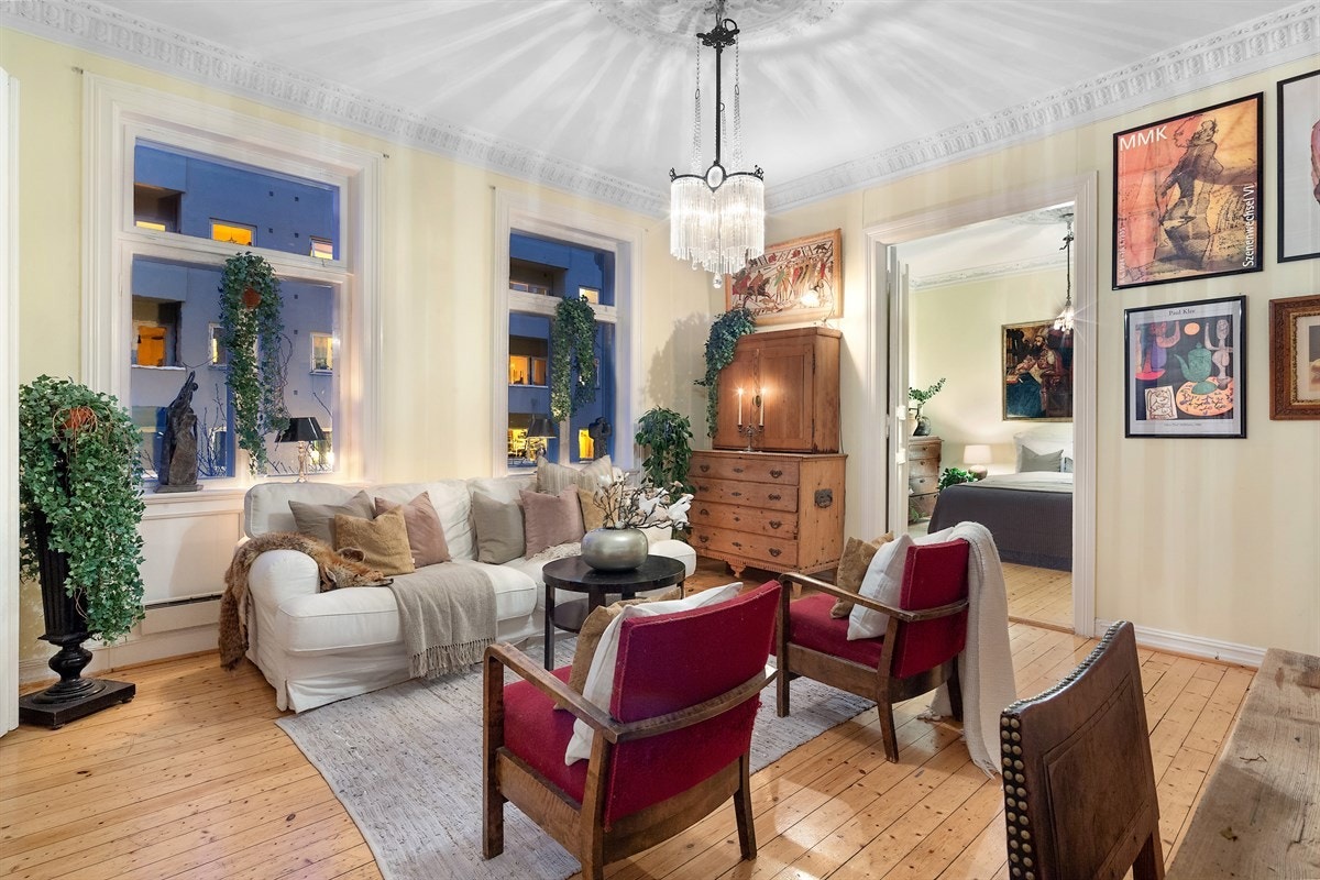 Leiligheten ligger i byggets andre etasje Galleribilde