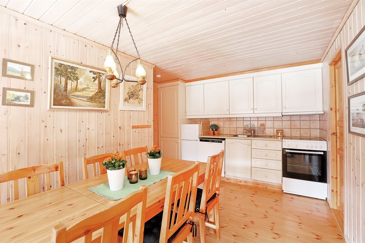 På planet over stuen er det spisestue/kjøkken. Galleribilde