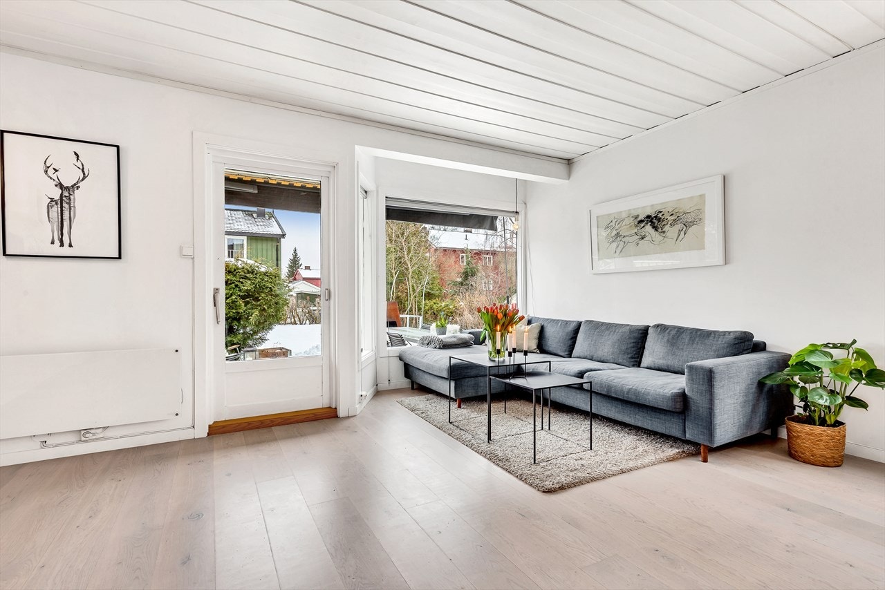 Stuen har pipeløp og det er mulig å sette inn peis. Galleribilde