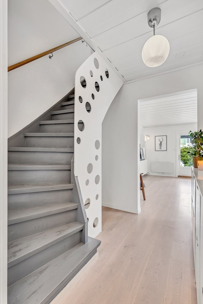 Trappeløp til 2. etasje. Galleribilde