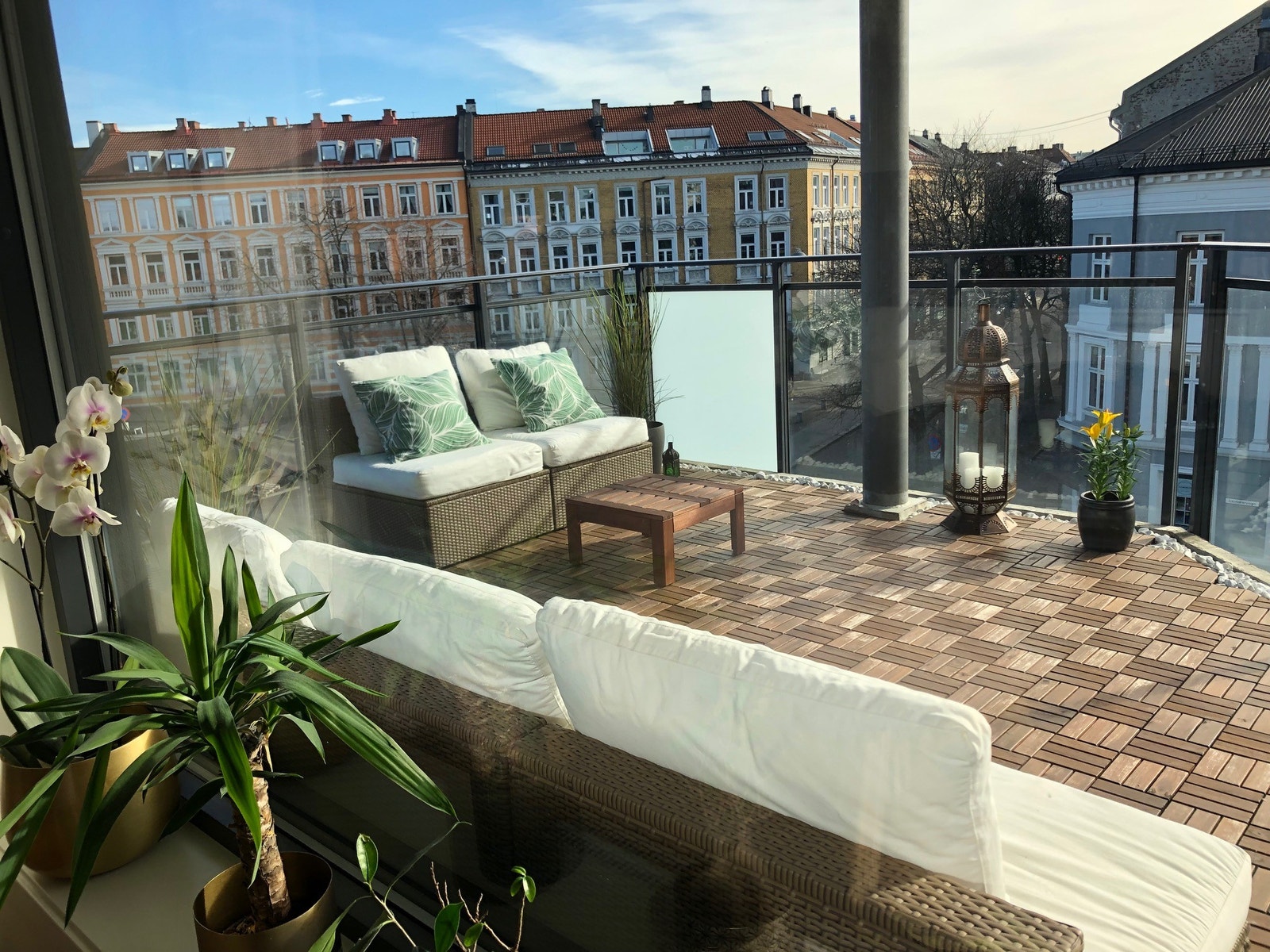 Utsikt fra spisestue mot balkong 1. Galleribilde