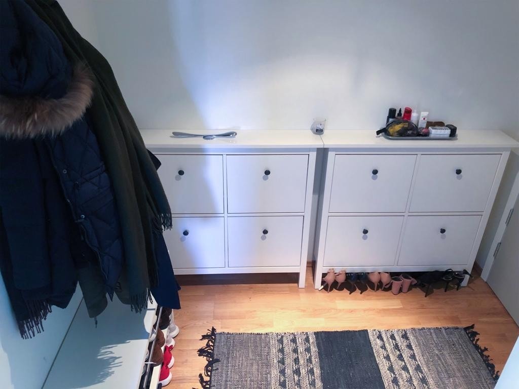 Entré med god plass til yttertøy og sko Galleribilde