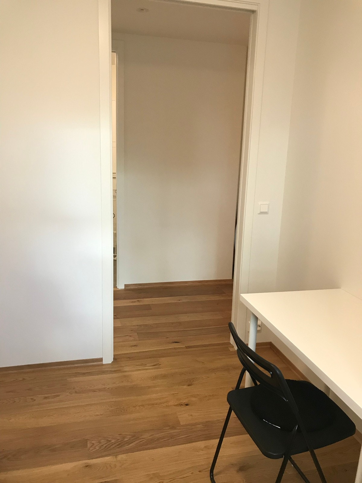 Rom 1, Dør mot gang Galleribilde
