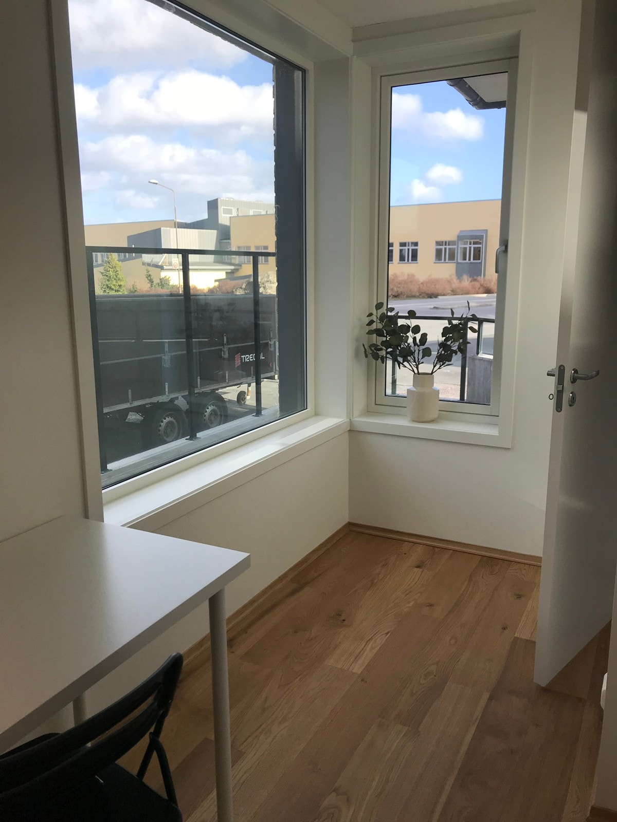 Rom 2 (på hjørne) Dør inn fra stue. Galleribilde