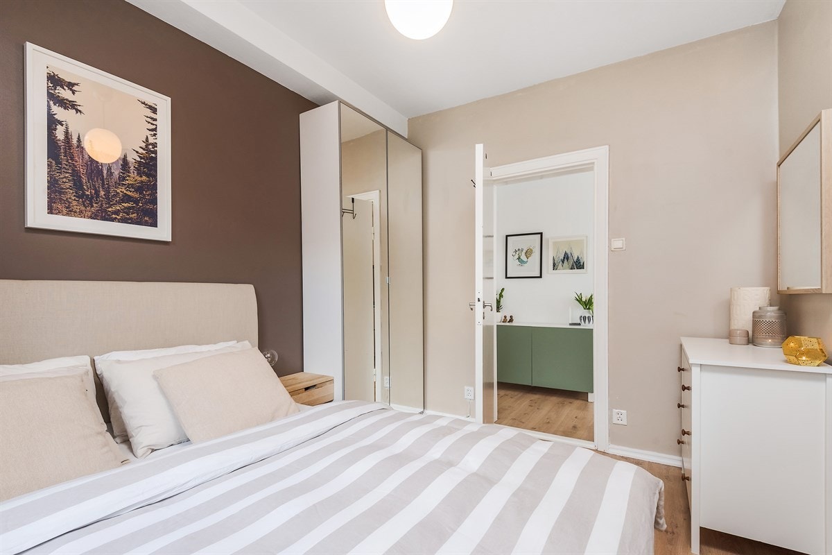 Soverom 1: Oppbevaringsplass i garderobe. Galleribilde