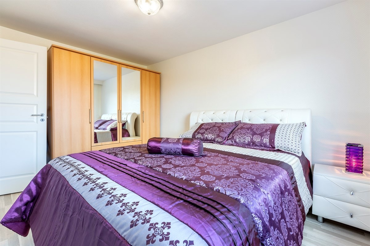 Garderobeskap medfølger. Galleribilde