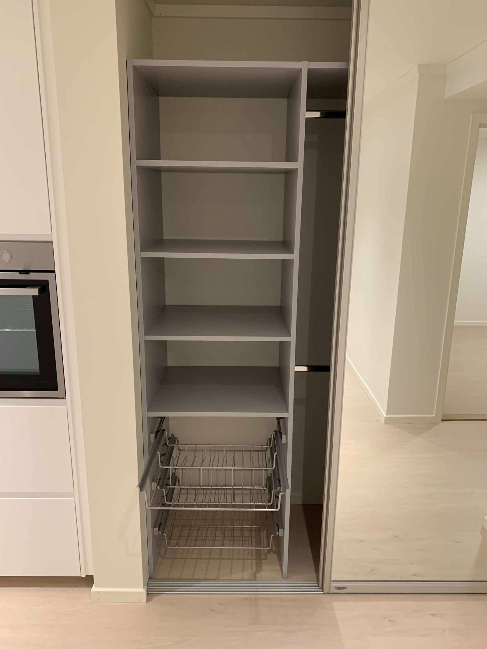 Skryvedørsgarderobe Galleribilde