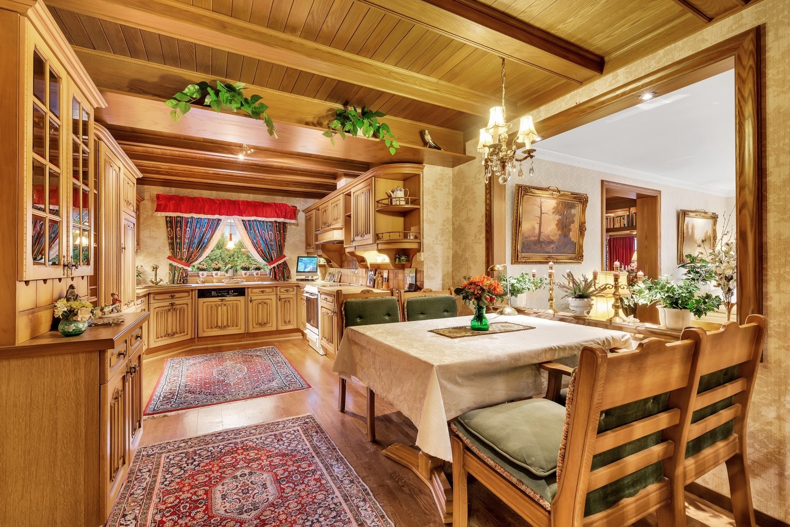 Kjøkkenet har fått tilstandsgrad 1 i boligrapporten og er på ca. 18 kvm. Galleribilde