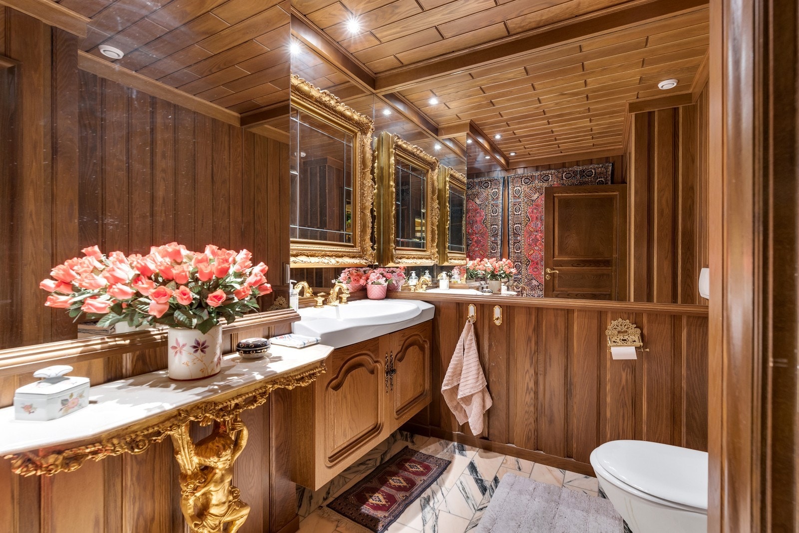 Toalettet i første 1.etg på ca. 5 kvm. Galleribilde