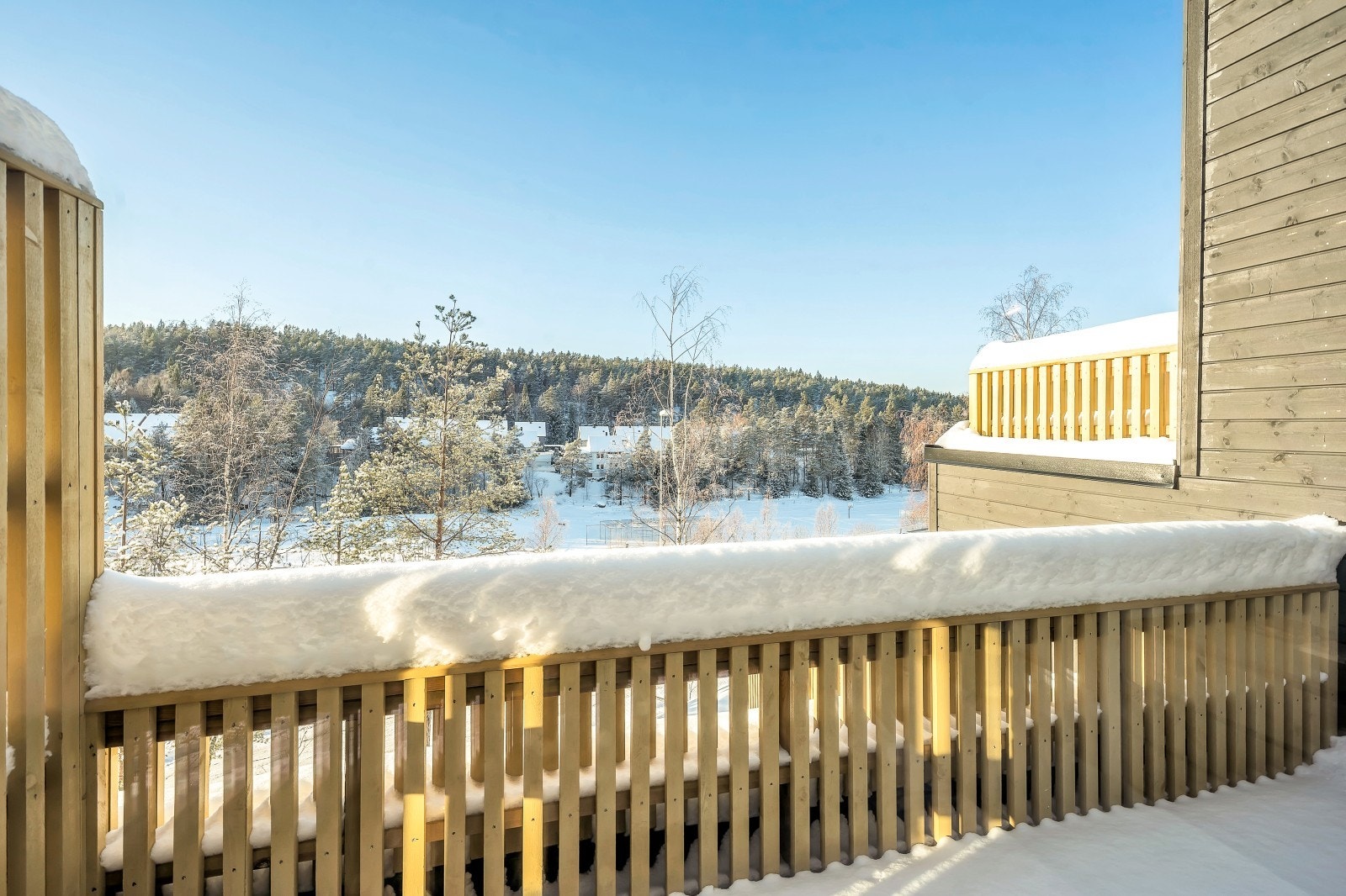 Solrik balkong Galleribilde