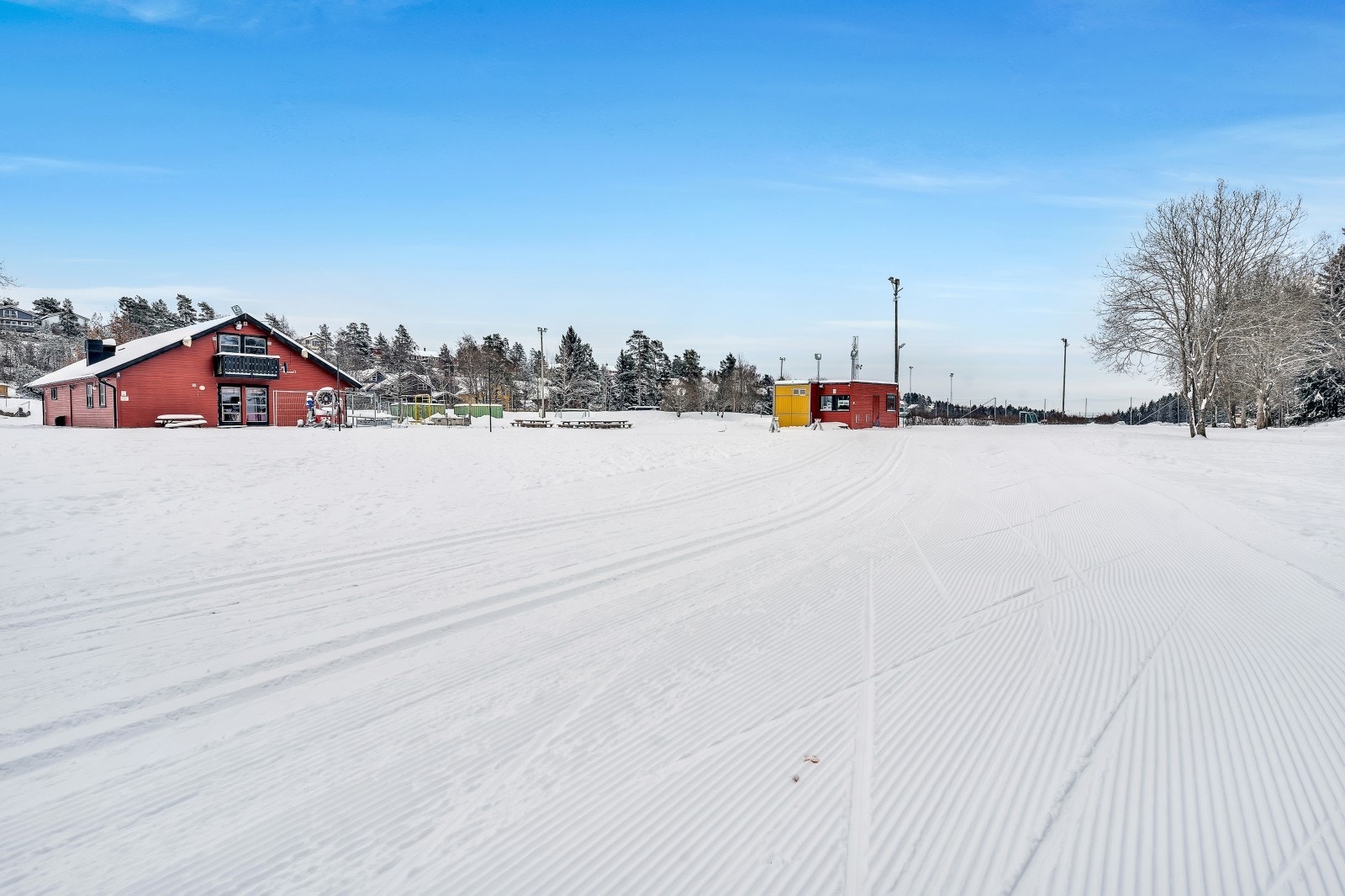 Skiløyper rett utenfor døren Galleribilde