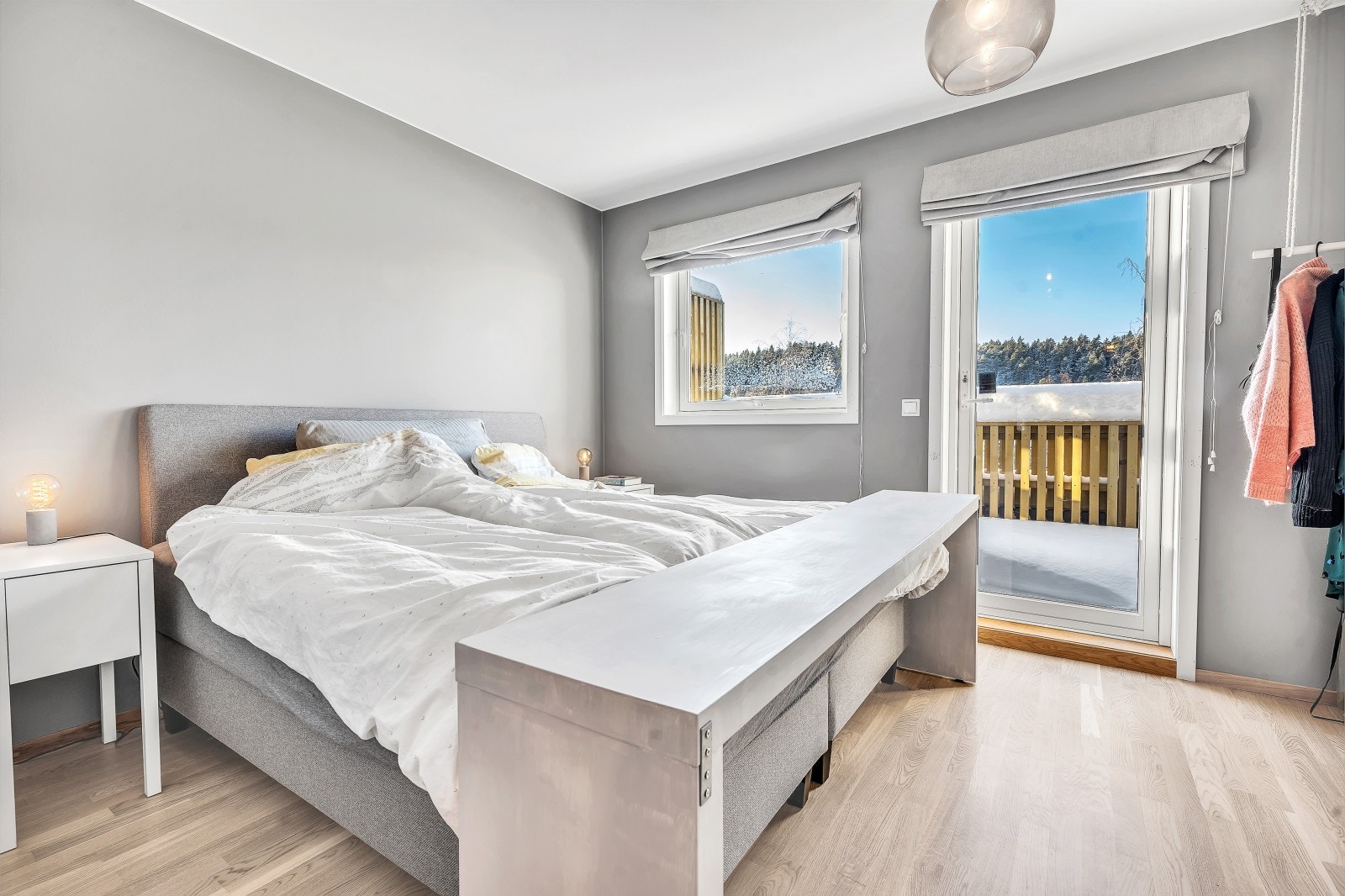 Utgang til vestvendt balkong med idyllisk utsyn Galleribilde