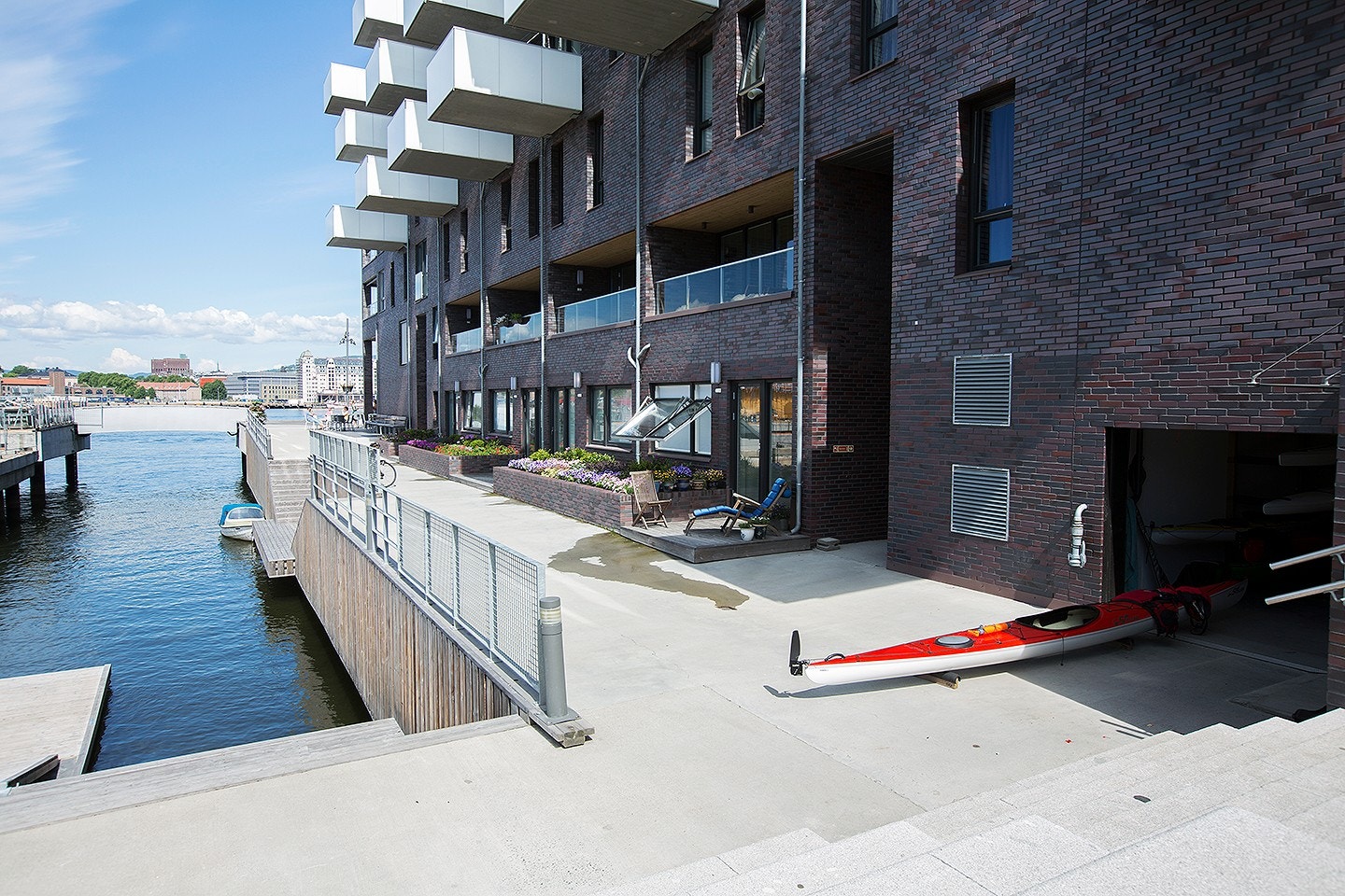 Egen kajakkgarasje Galleribilde