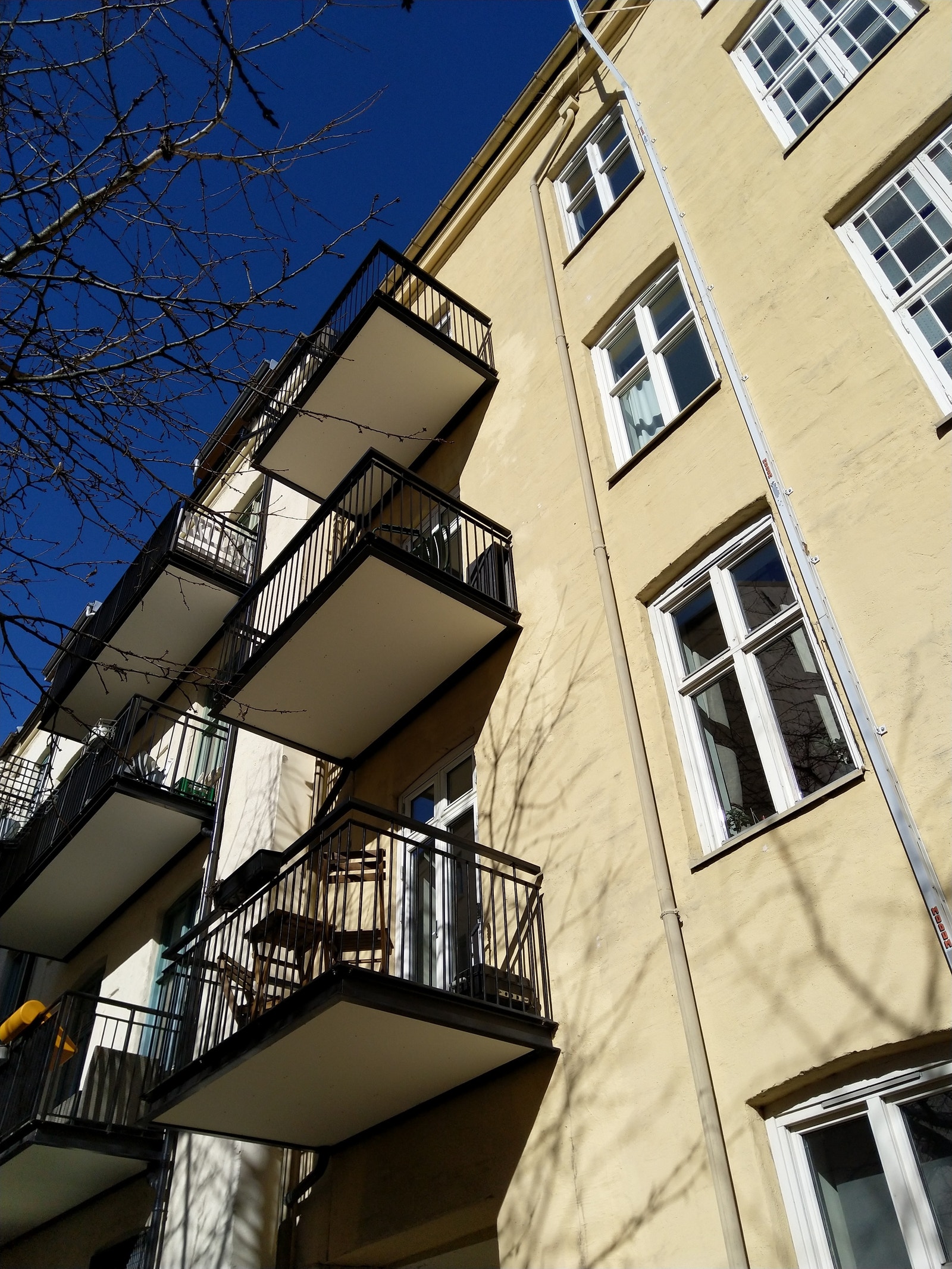 Ingen over på verandaen.... Galleribilde