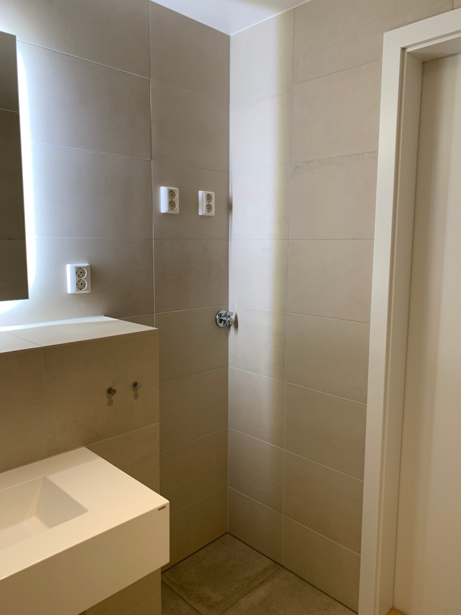 Opplegg vaskemaskin på badet Galleribilde