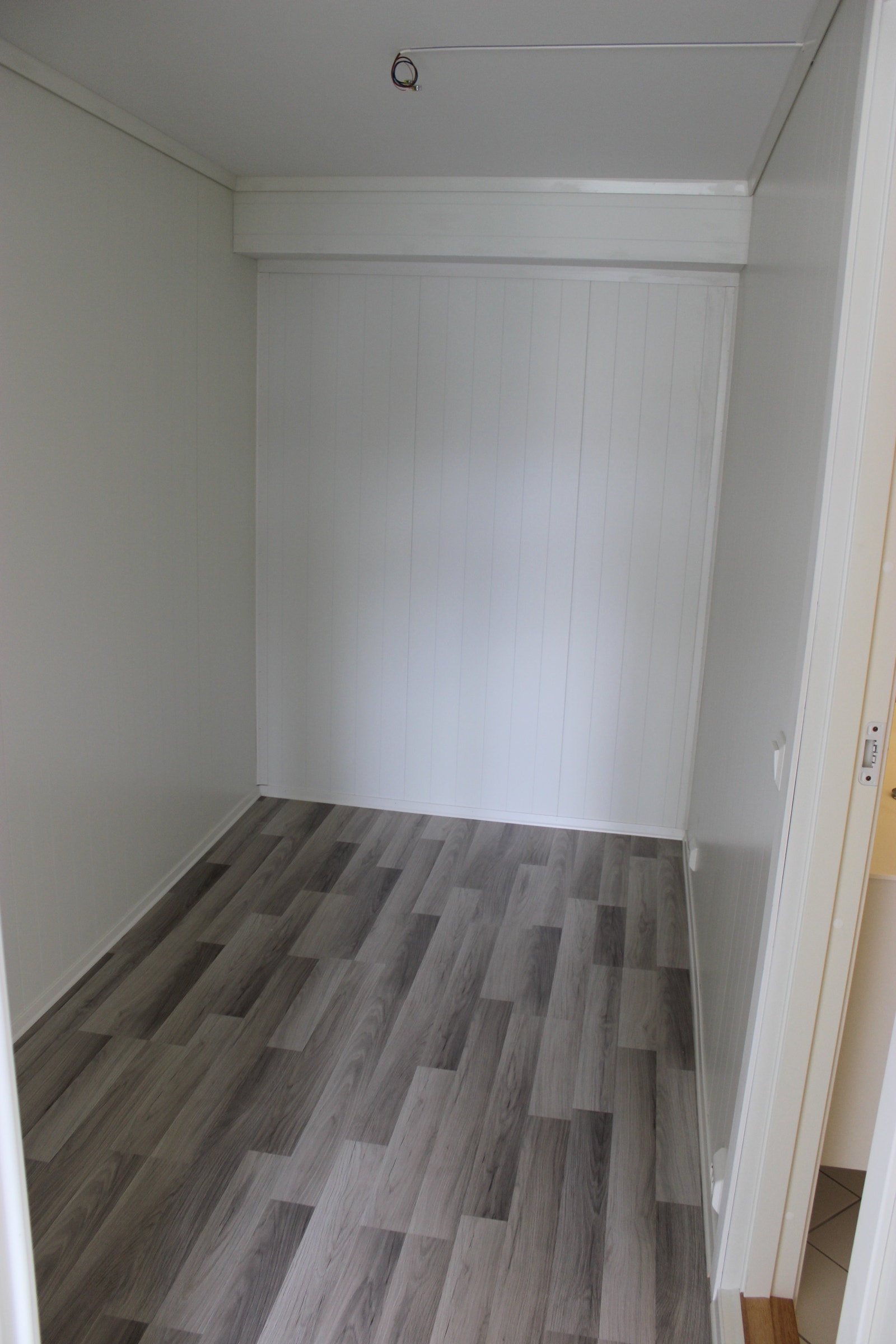 Walk In Closet (Nå innredet med reoler). Galleribilde