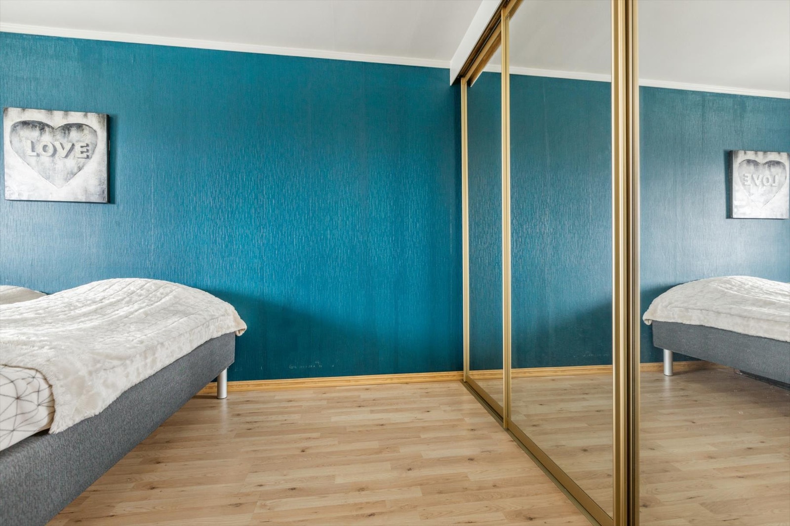 Stort hovedsoverom med god plass til dobbeltseng og nattbord. Galleribilde