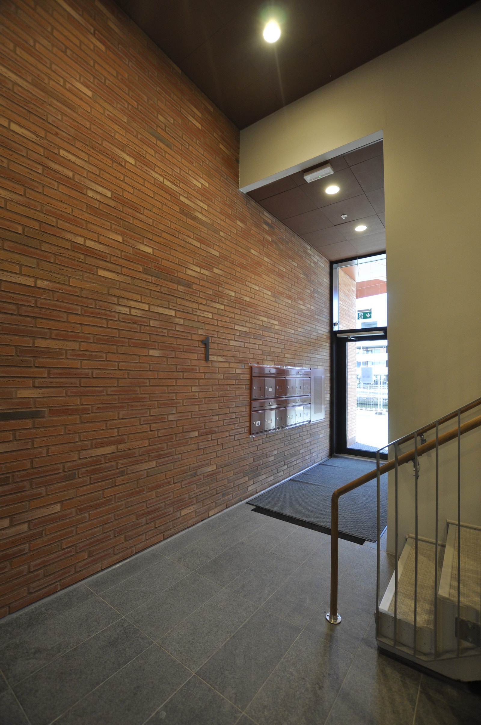 Inngangsparti med postkasser Galleribilde