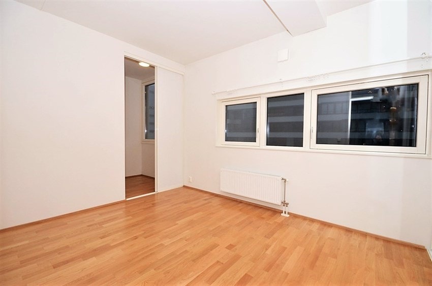 Masterbedroom med walk-in-closet. Galleribilde