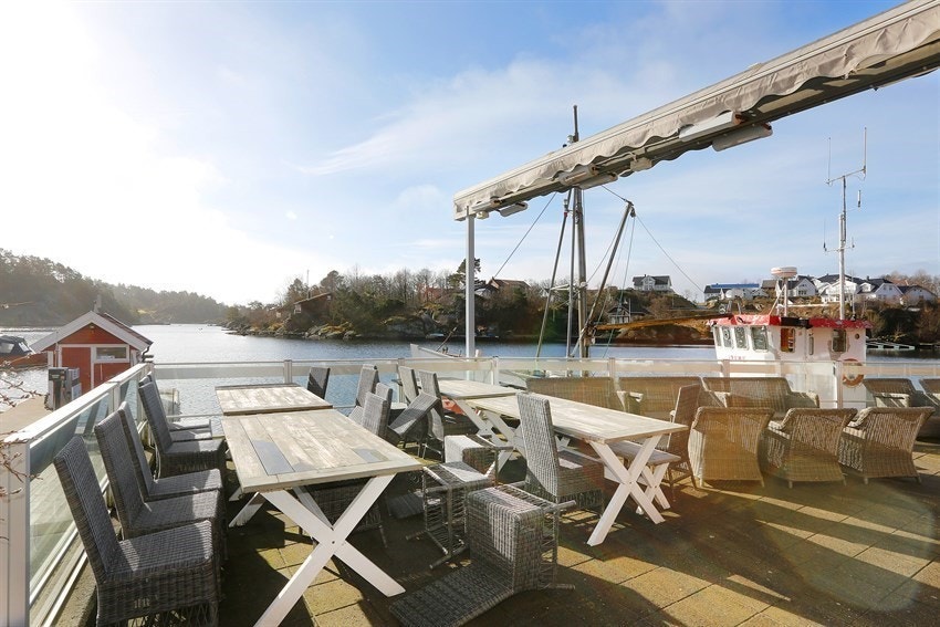 Deilig nede ved sjøkanten ved feriesenteret Galleribilde