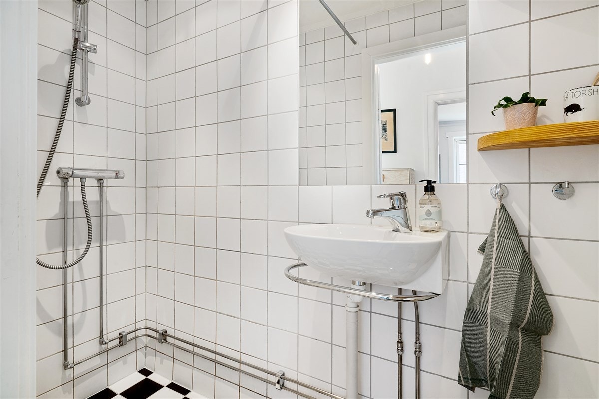 Flislagt baderom pusset opp i regi av aksjelaget i 2008/2009. Galleribilde