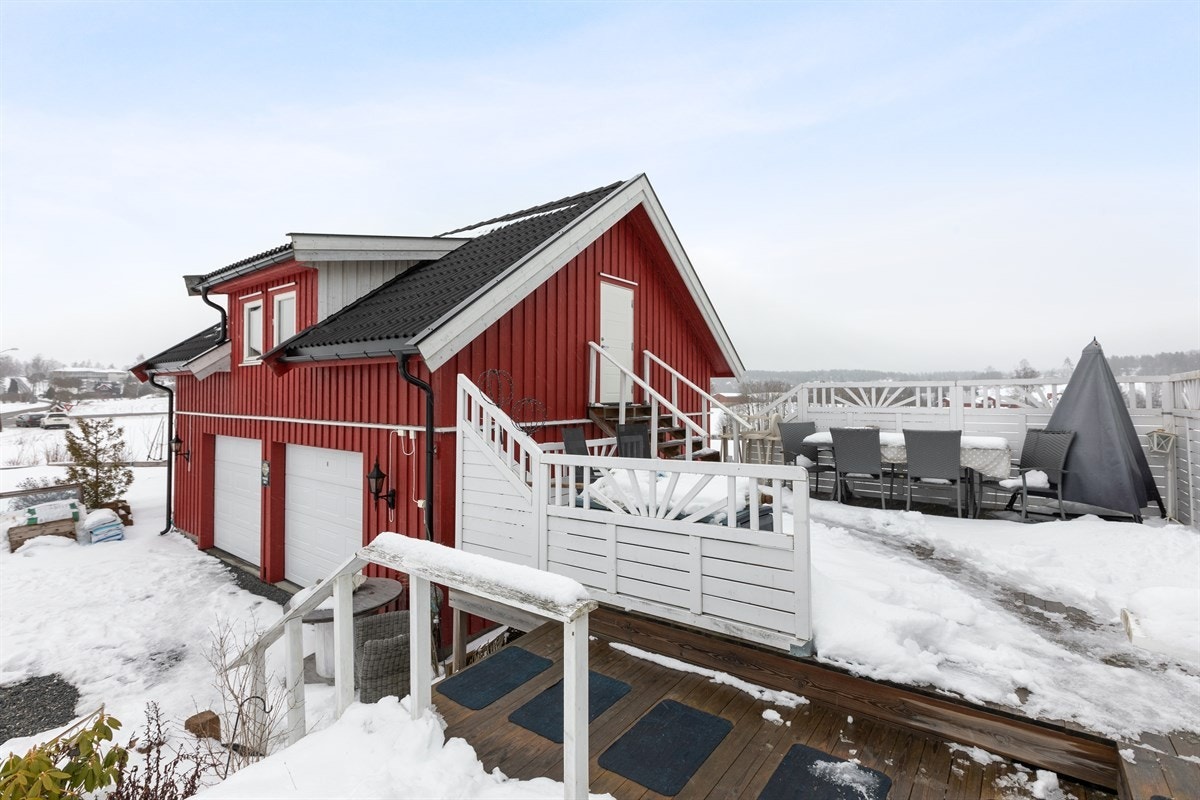 Dobbel garasje med hobbyrom Galleribilde