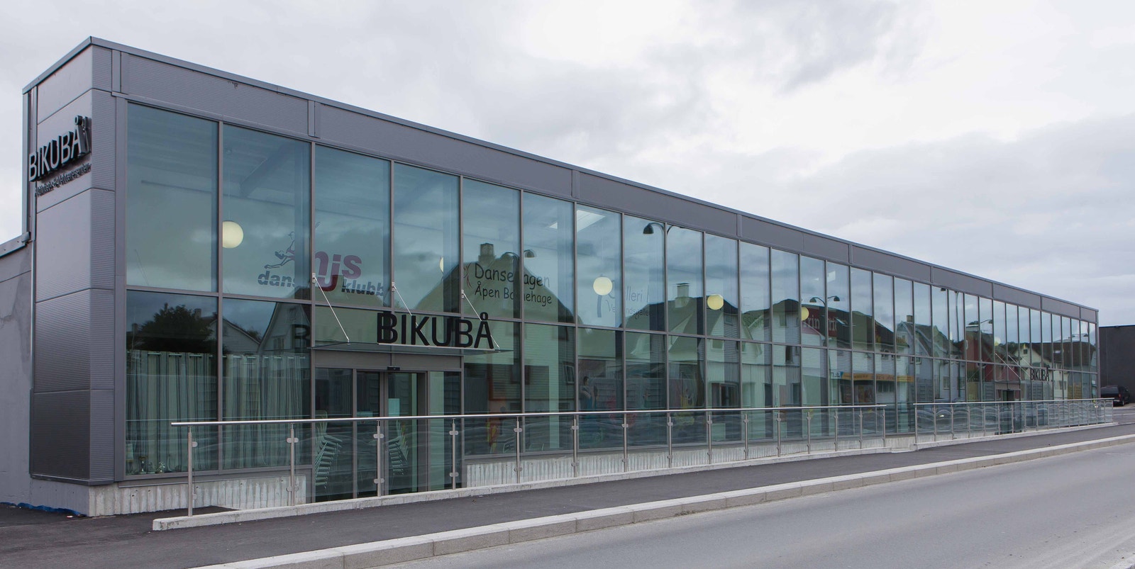 Bikubå mot Hillevågsveien og bussvei Galleribilde