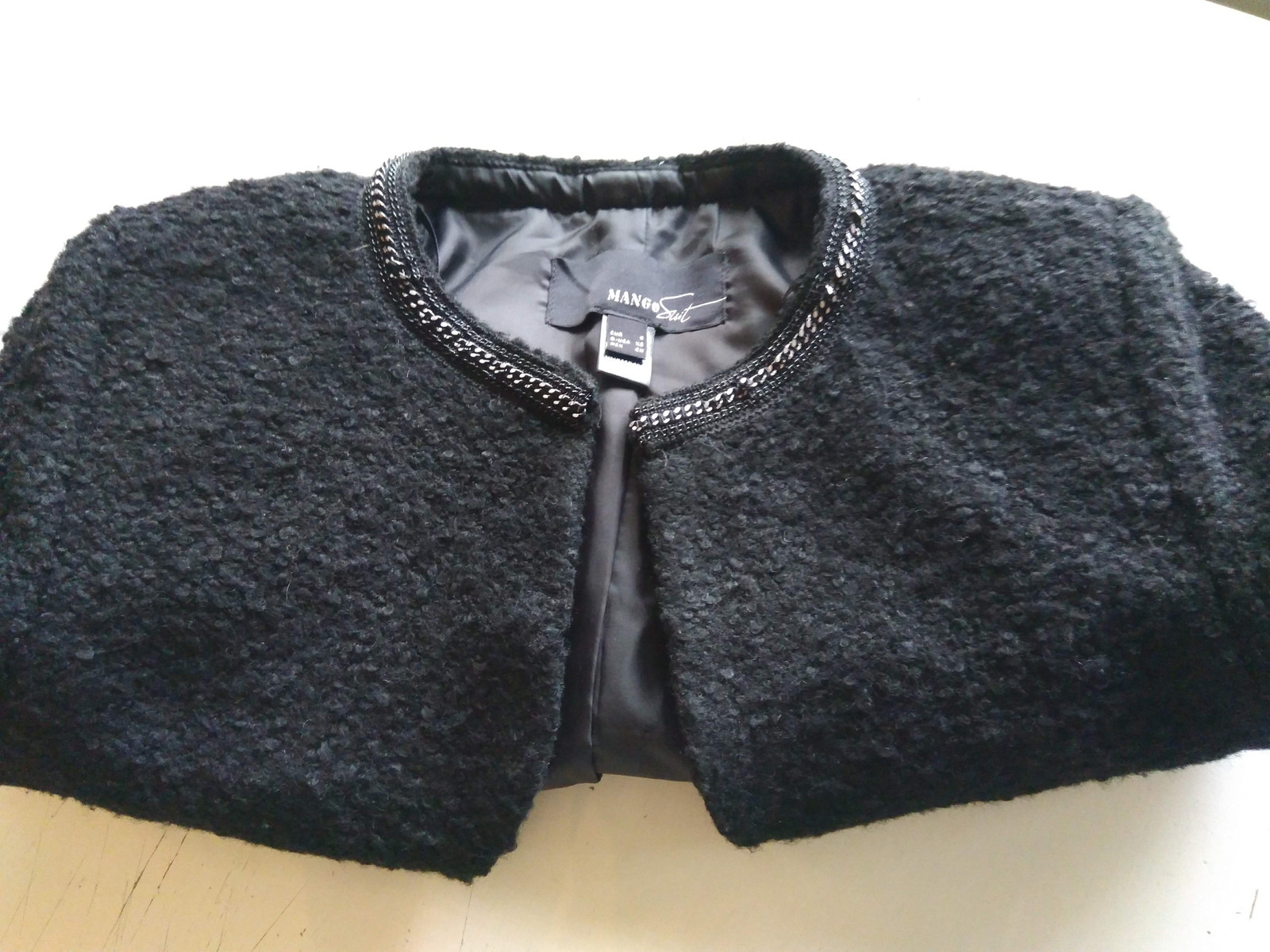 Kort svart Bolero jakke fra H&M str 38 som ny | FINN.no Kort svart Bolero jakke fra H&M str 38 som ny | FINN.no