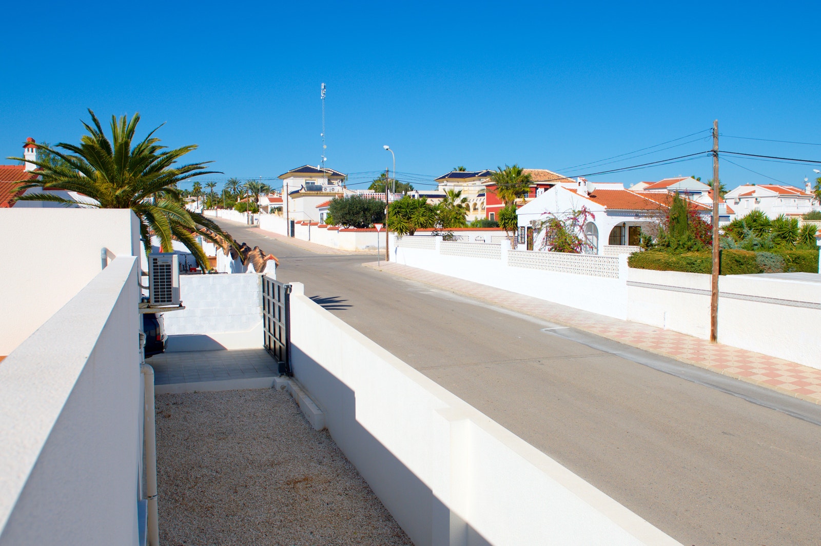 Lite trafikk. Bilen kan parkeres på gaten om ønskelig. Galleribilde