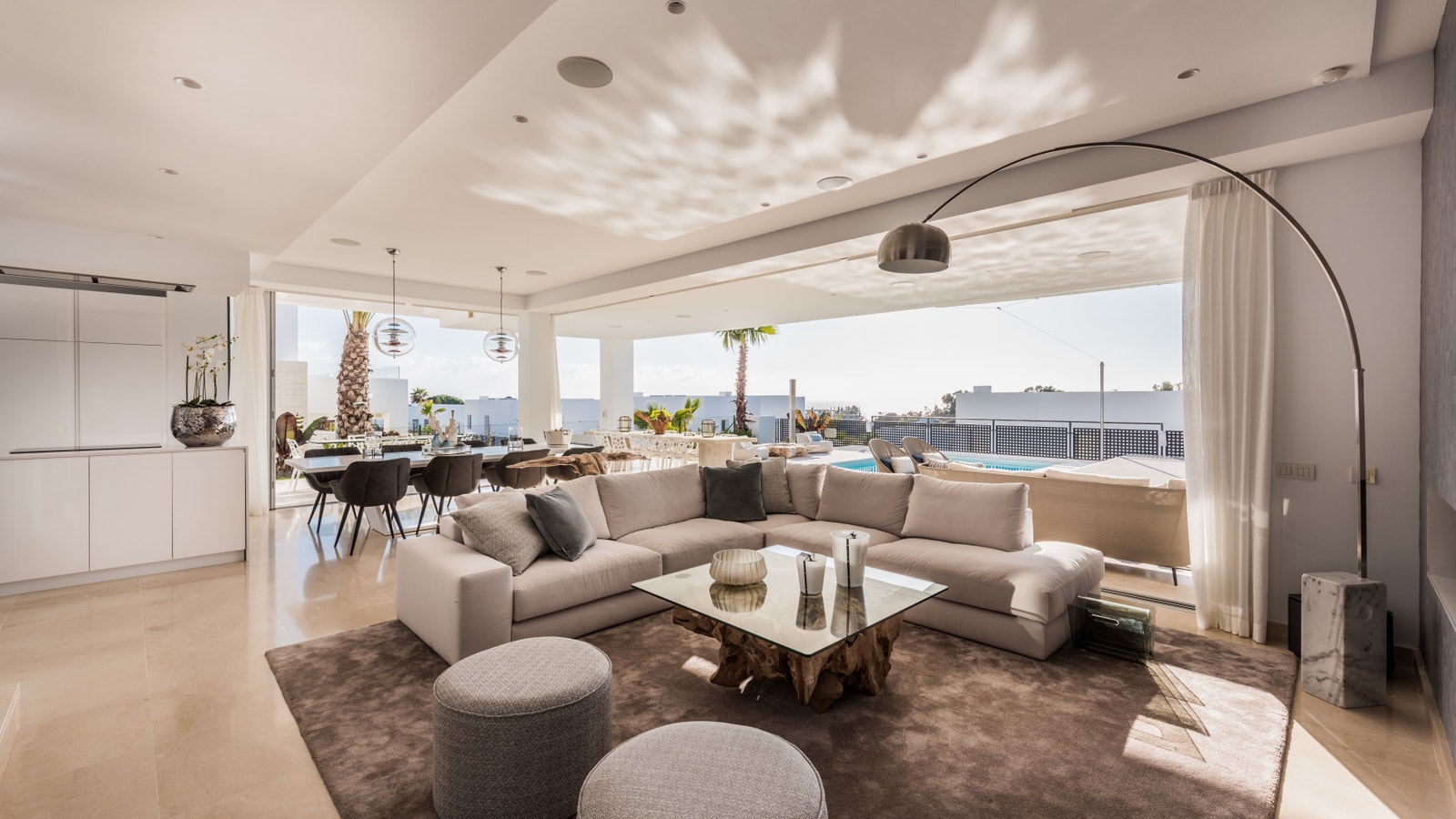 Ground floor lounge area Galleribilde