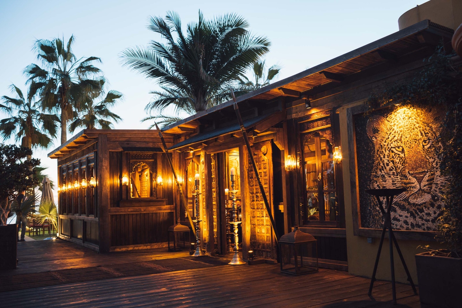 Trocadero Arena beach restaurant Galleribilde