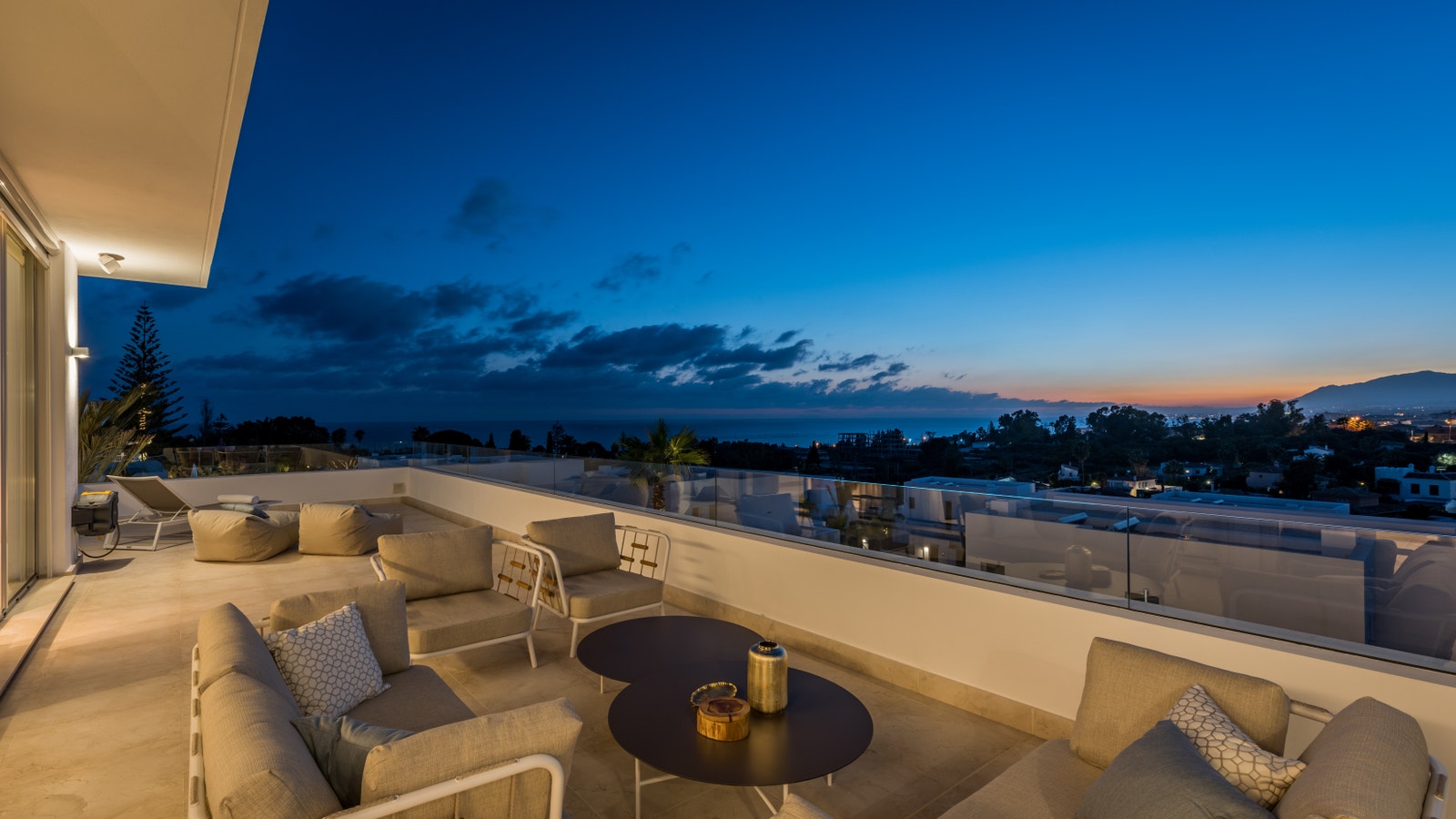 First floor terrace at dusk Galleribilde