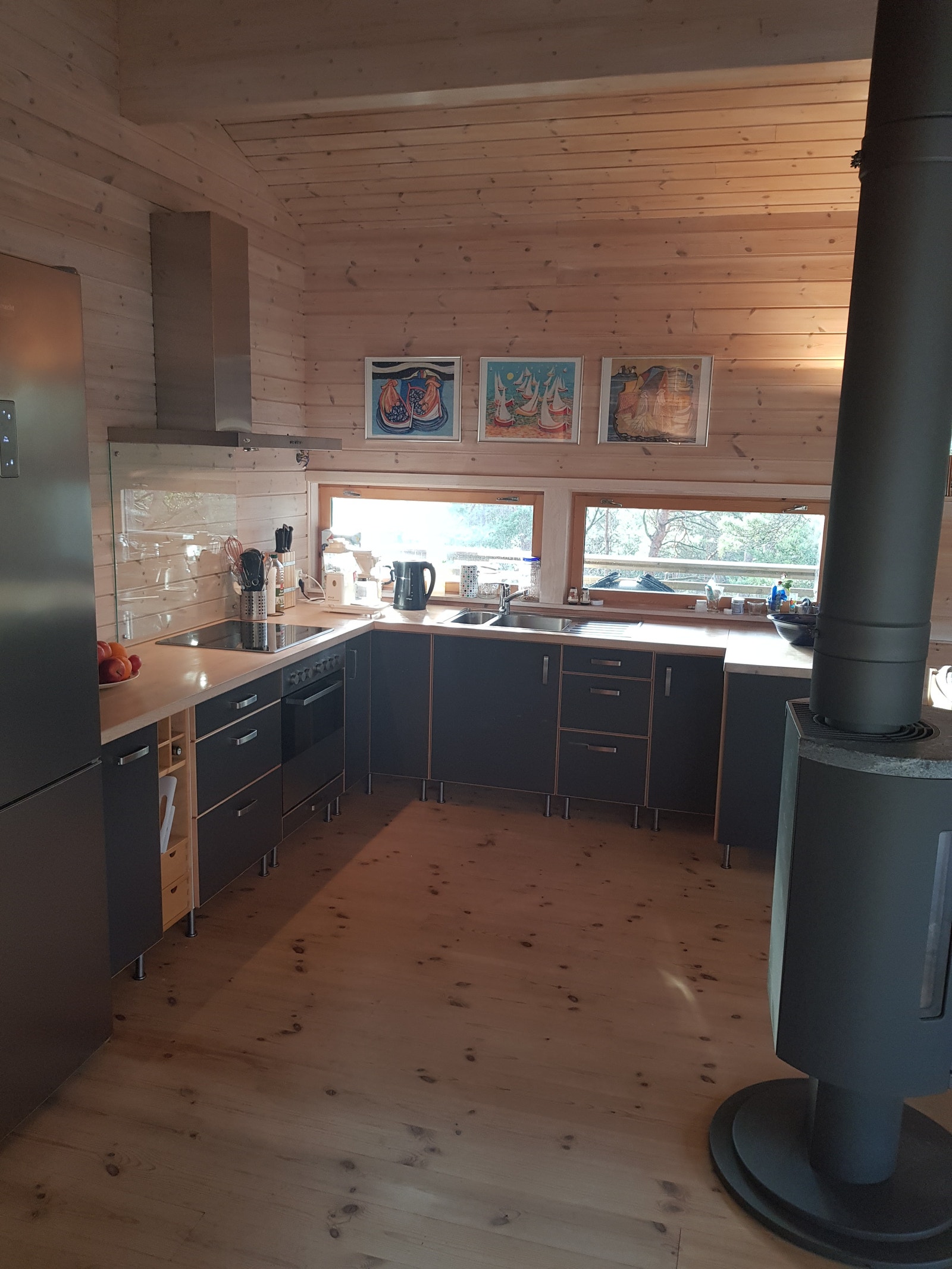 Kjøkken med alt av utstyr Galleribilde