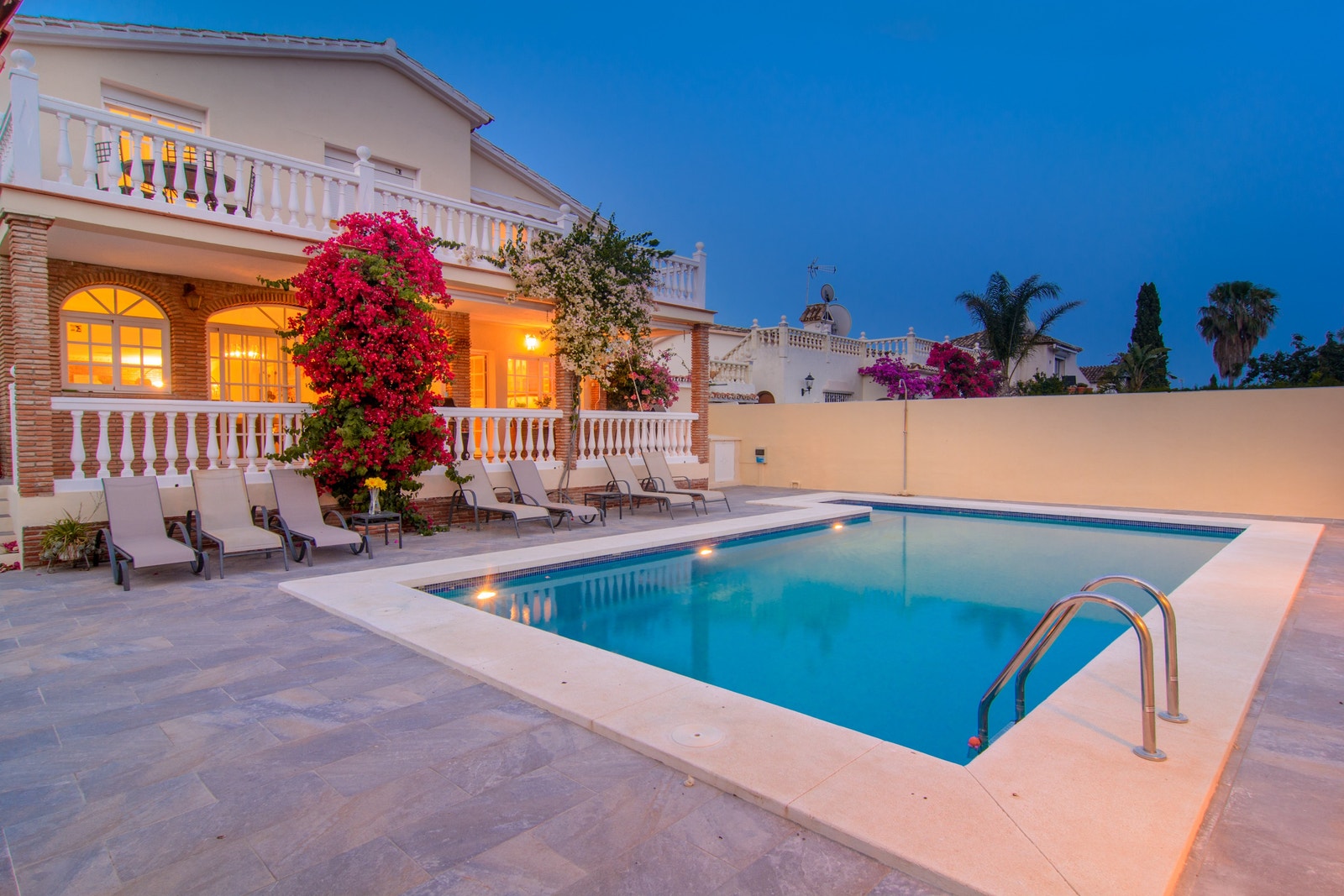 Hage med basseng på 10*5 M Galleribilde