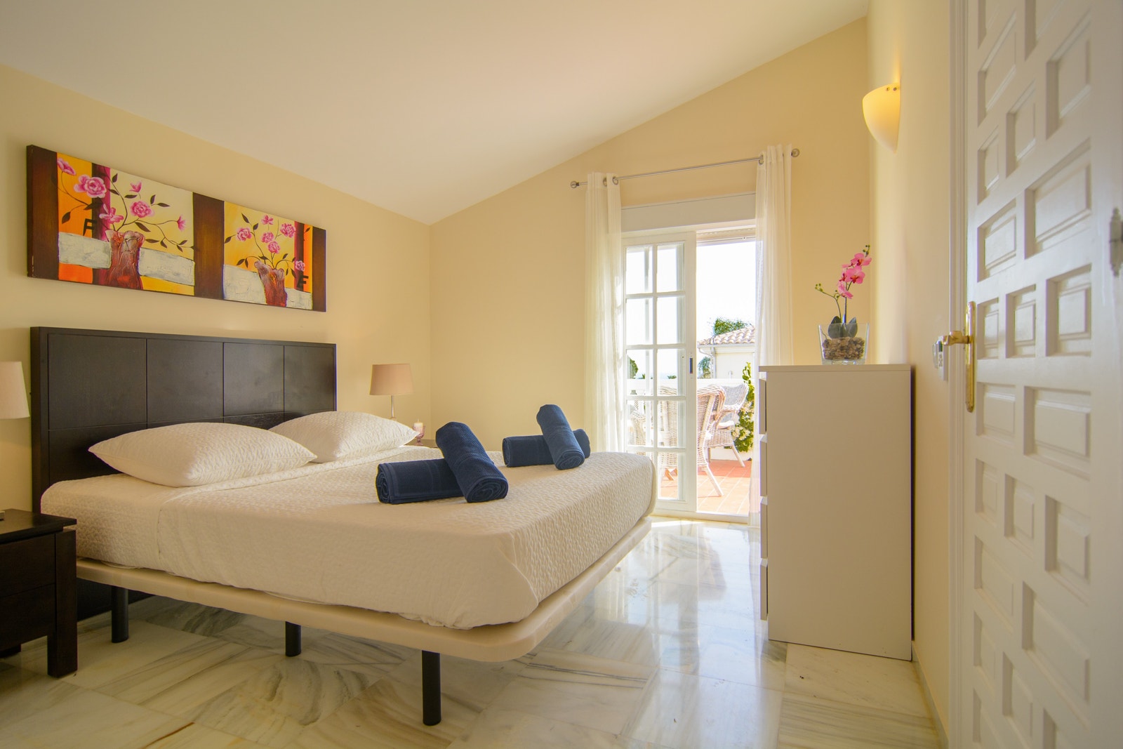 Soverom 3 med eget bad og utgang til terrasse Galleribilde