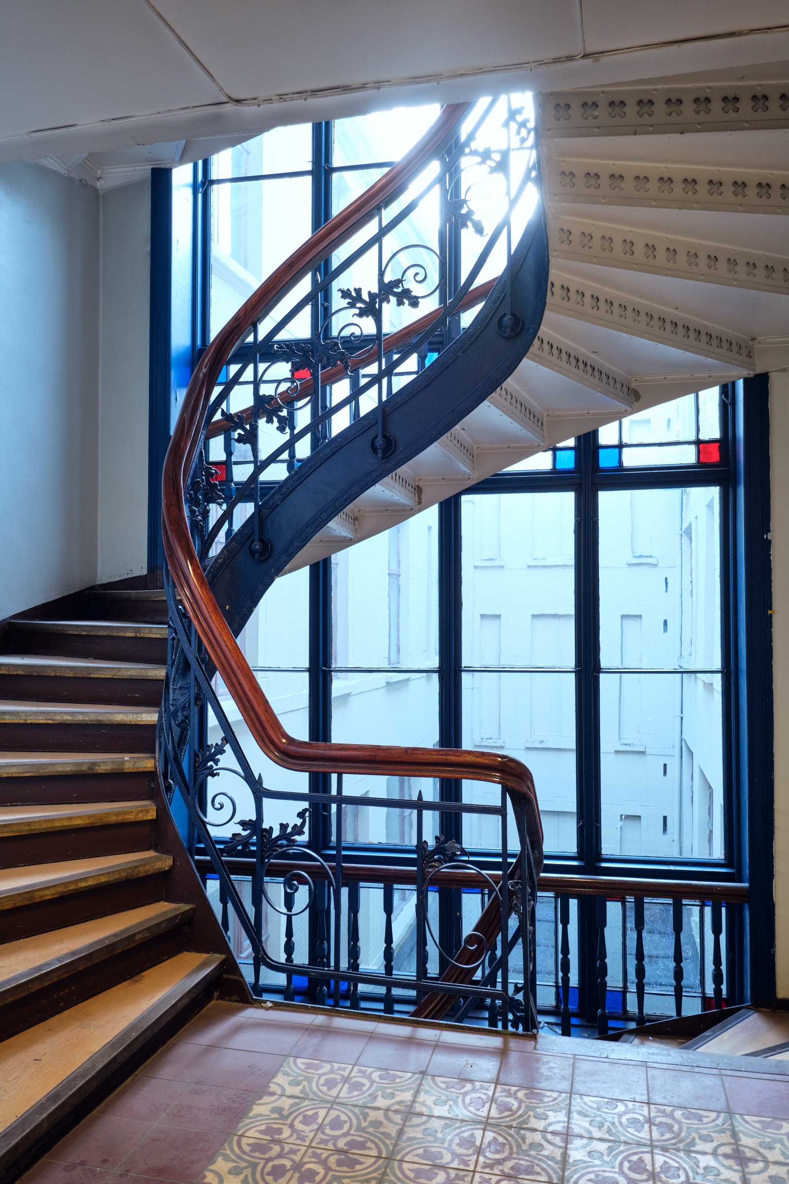 Detaljer fra ett av trappeløpene. Sjarm og karakter Galleribilde