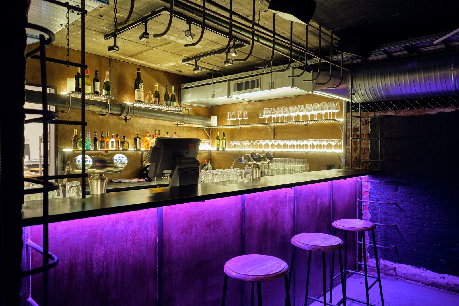 I byggets 1. og underetasje har vi åpnet utestedet Storgata 26 AS. Her kan du ta lønnningspilsen eller danse til de sene nattetimer Galleribilde