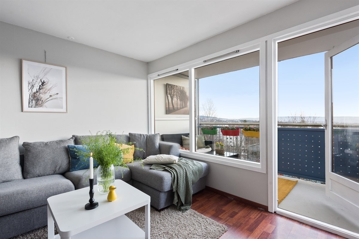 Utgang fra stue til sydøstvendt balkong Galleribilde