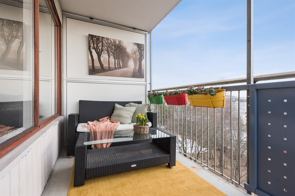 Balkongen er på ca 7,5 kvm Galleribilde