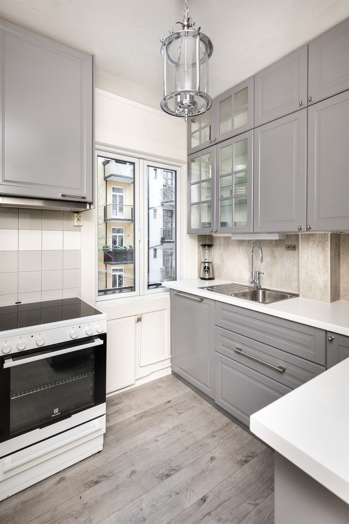 Kjøkken ink varmtvann til oppvarming. Galleribilde