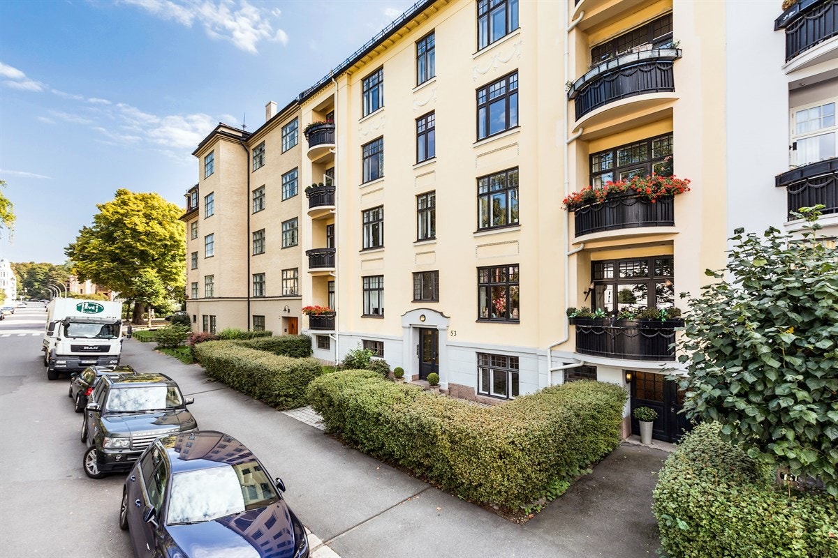 Velkommen til Eckersbergs gate 53! Spennende toppleilighet over to plan med særpreg. Galleribilde