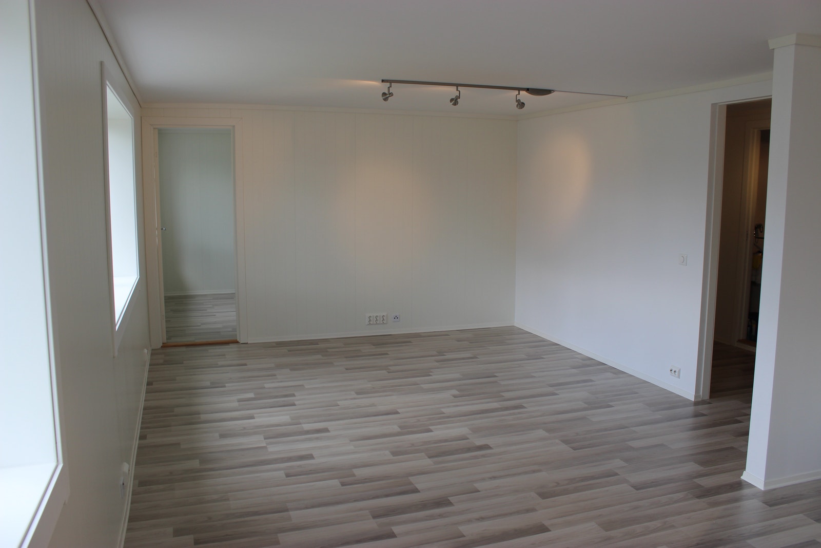 Stuen fra kjøkkenet. Galleribilde